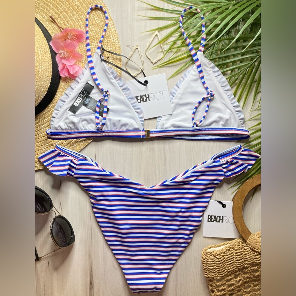 Beach Riot โค๏ธ Striped Ruffle Tri Top | Ruffle Skimpy Bottoms ๐๐ผโโ๏ธ๐๏ธ - Picture 11 of 11